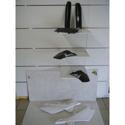 Lot plastiques HUSQVARNA 05