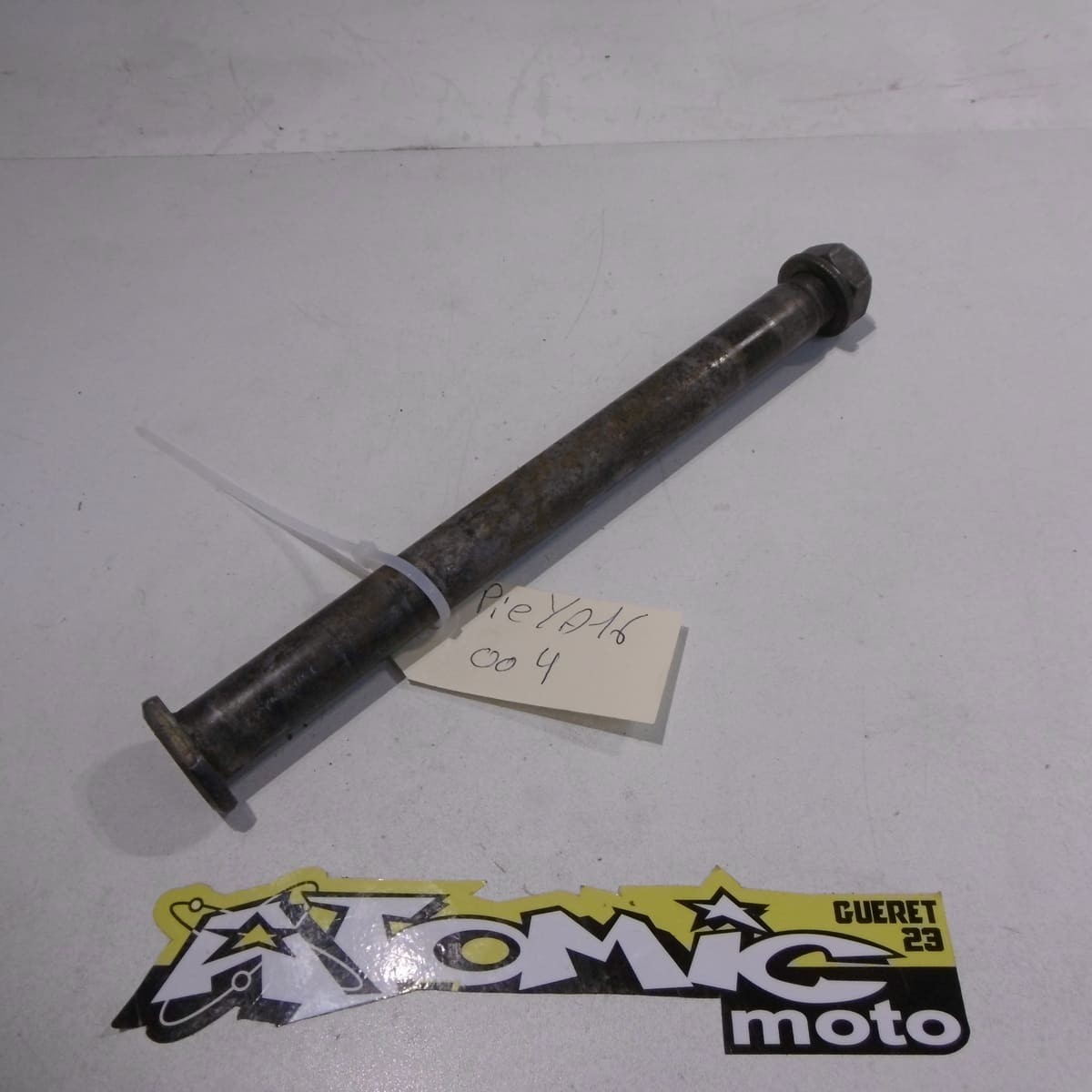 Axe de roue arrière YAMAHA 400 WRF 1999
