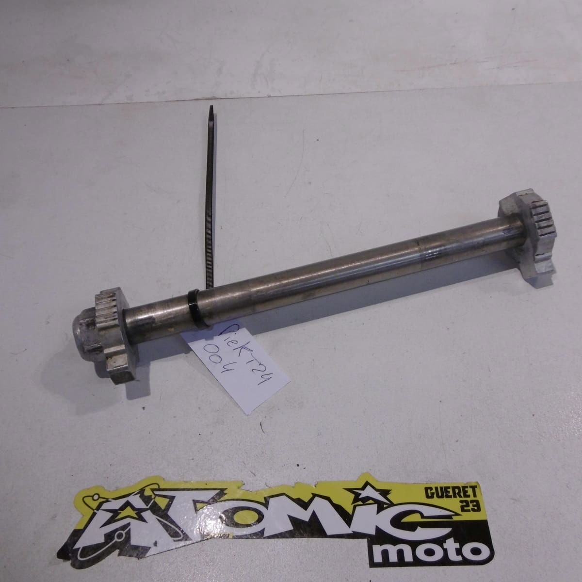 Axe de roue arrière KTM 250 EXCF 2008