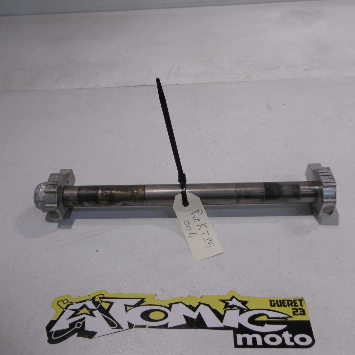 Axe de roue arrière KTM 125 SX 2007