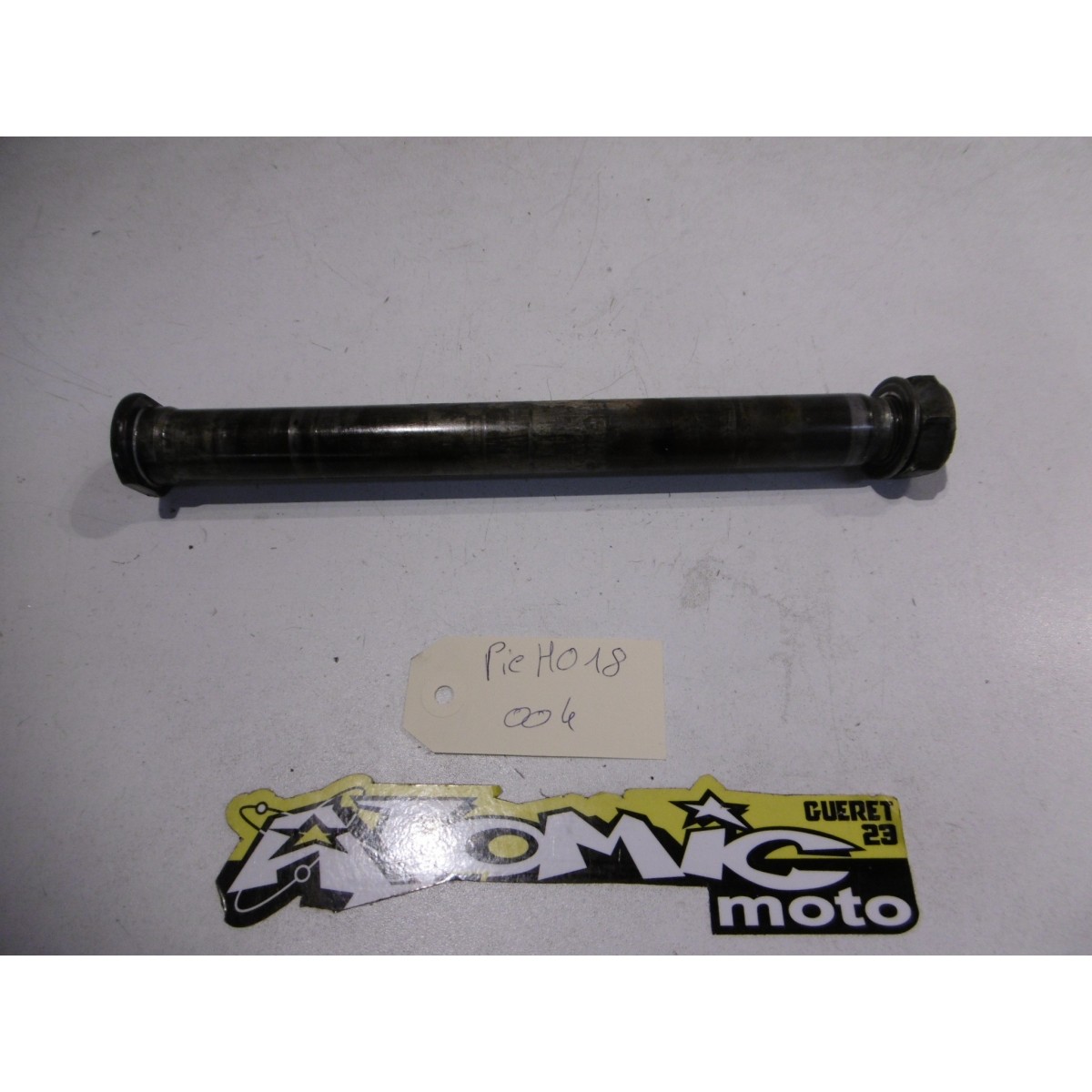 Axe de roue arrière HONDA 450 CRF 2004