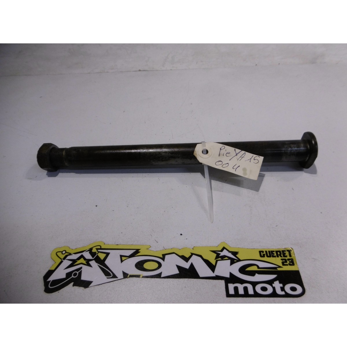 Axe de roue arrière YAMAHA 250 WR F 2004