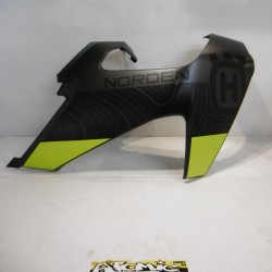 Plaque latérale droite...