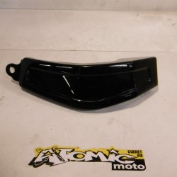 Cache latéral côté arrière...