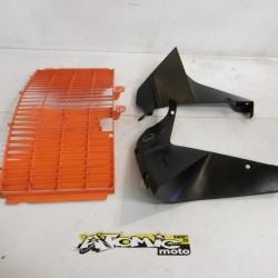 Caches latéraux + grille...