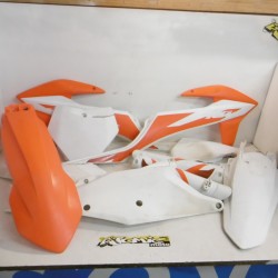 Lot de plastiques KTM 250...