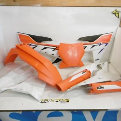 Lot de plastiques KTM 125...